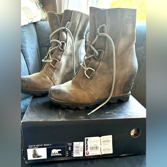 Sorel boots - Picture 2 of 9